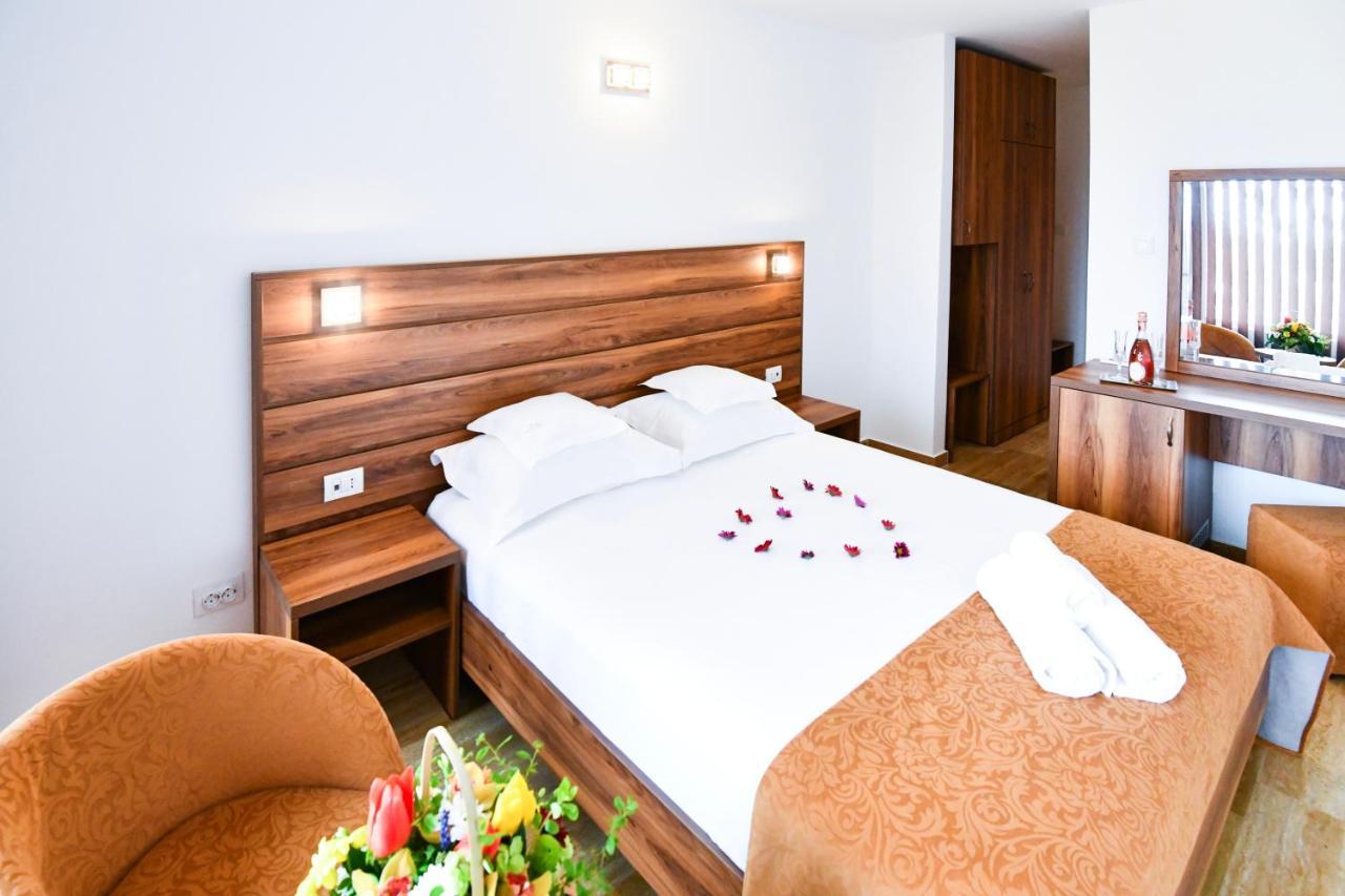 Complex Tismana 3* All Inclusive จูปิเตอร์ ภายนอก รูปภาพ
