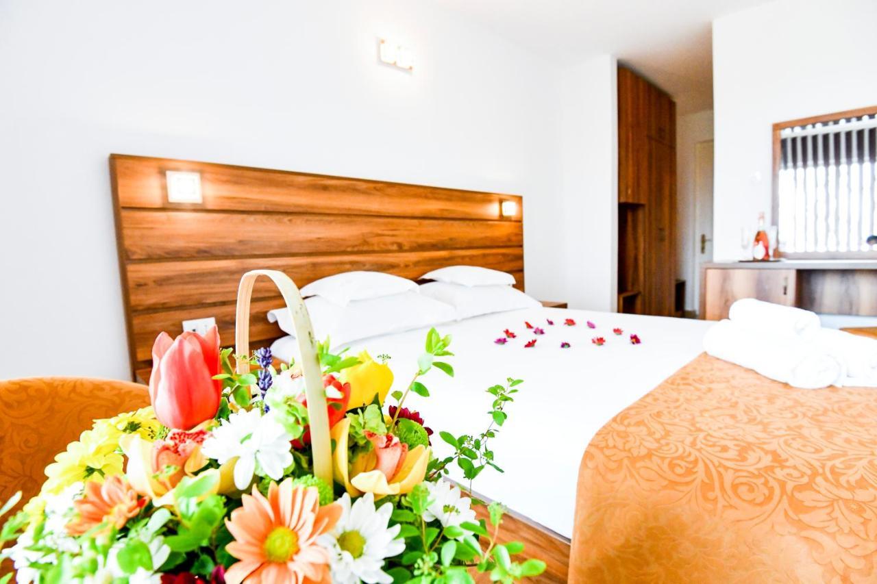 Complex Tismana 3* All Inclusive จูปิเตอร์ ภายนอก รูปภาพ